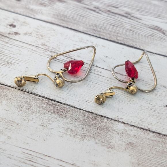 Vintage Avon Clip On Earrings Large Dangle Gold Tone & Red - Tarnished - Picture 3 of 7